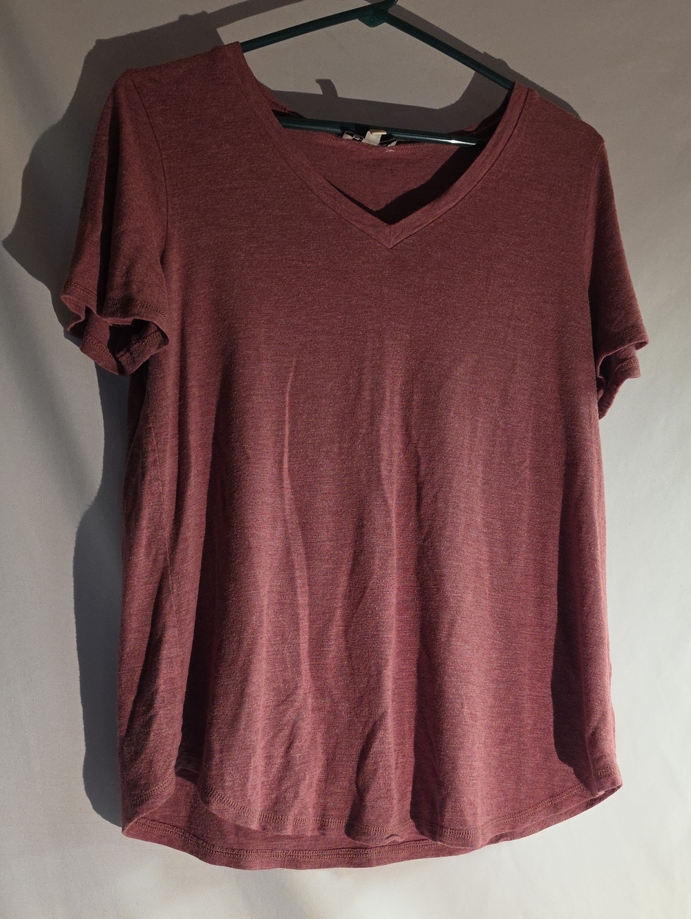 Jessica Simpson Short Sleeve V-Neck Tee in Mauve
